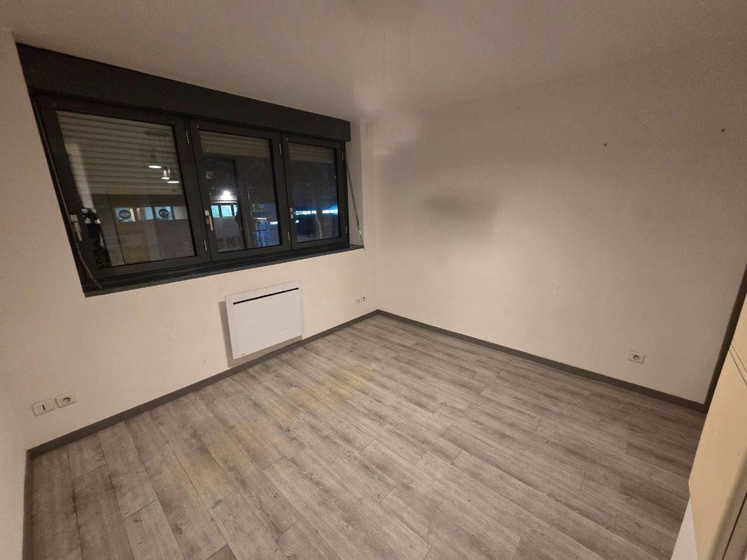 
                                                Location
                                                 Studio environ 20 m², Non meublé