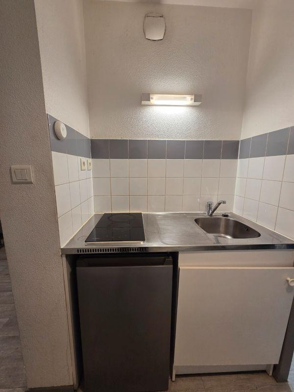 
                                                Location
                                                 Studio environ 20 m², Non meublé