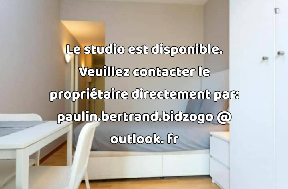 
                                                Location
                                                 Studio, environ 22 M², très bon état