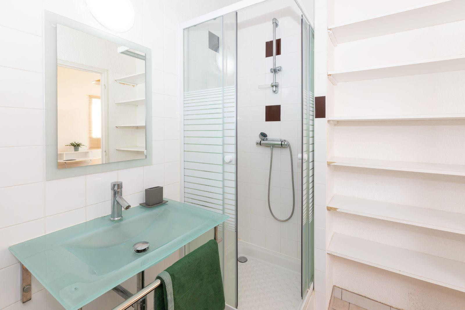 
                                                Location
                                                 Studio équipé "prêt à vivre" calme-nature en ville