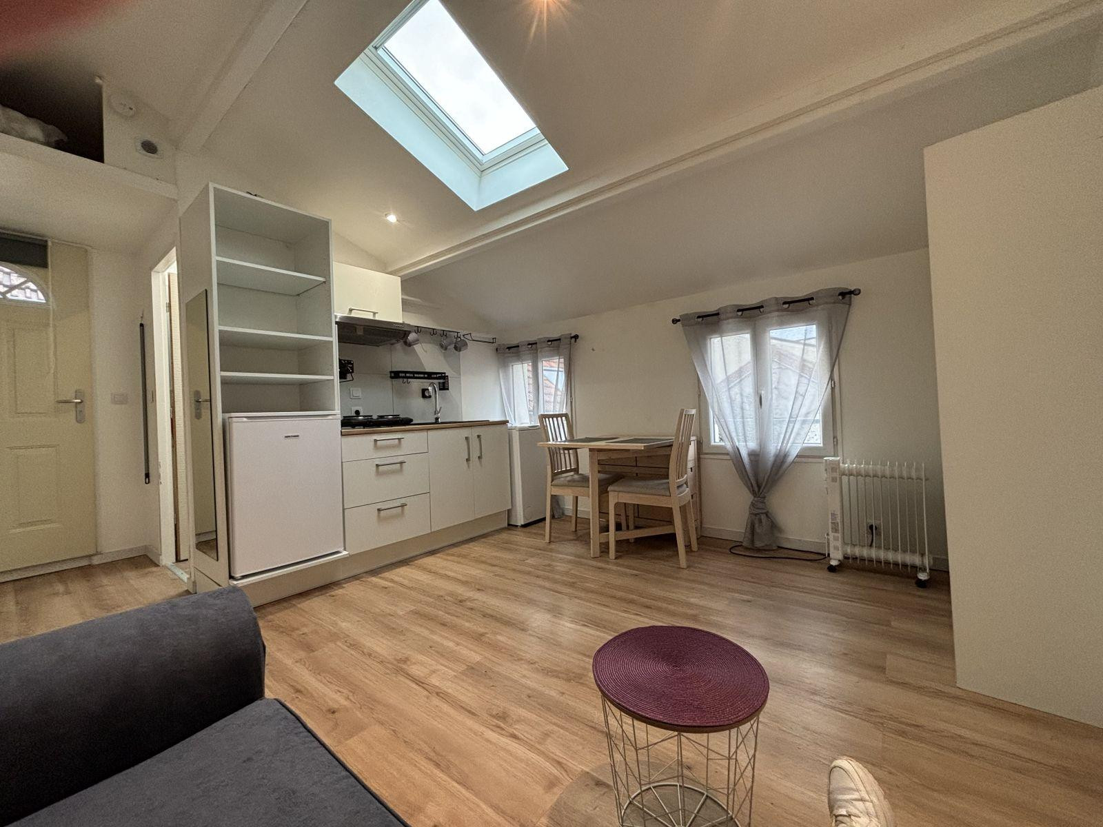 
                                                Location
                                                 Studio état neuf