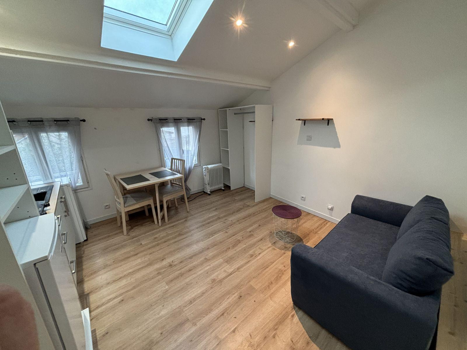 
                                                Location
                                                 Studio état neuf