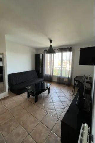 
                                                Location
                                                 Studio étudiant