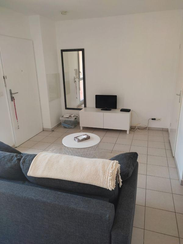 
                                                Location
                                                 Studio étudiant