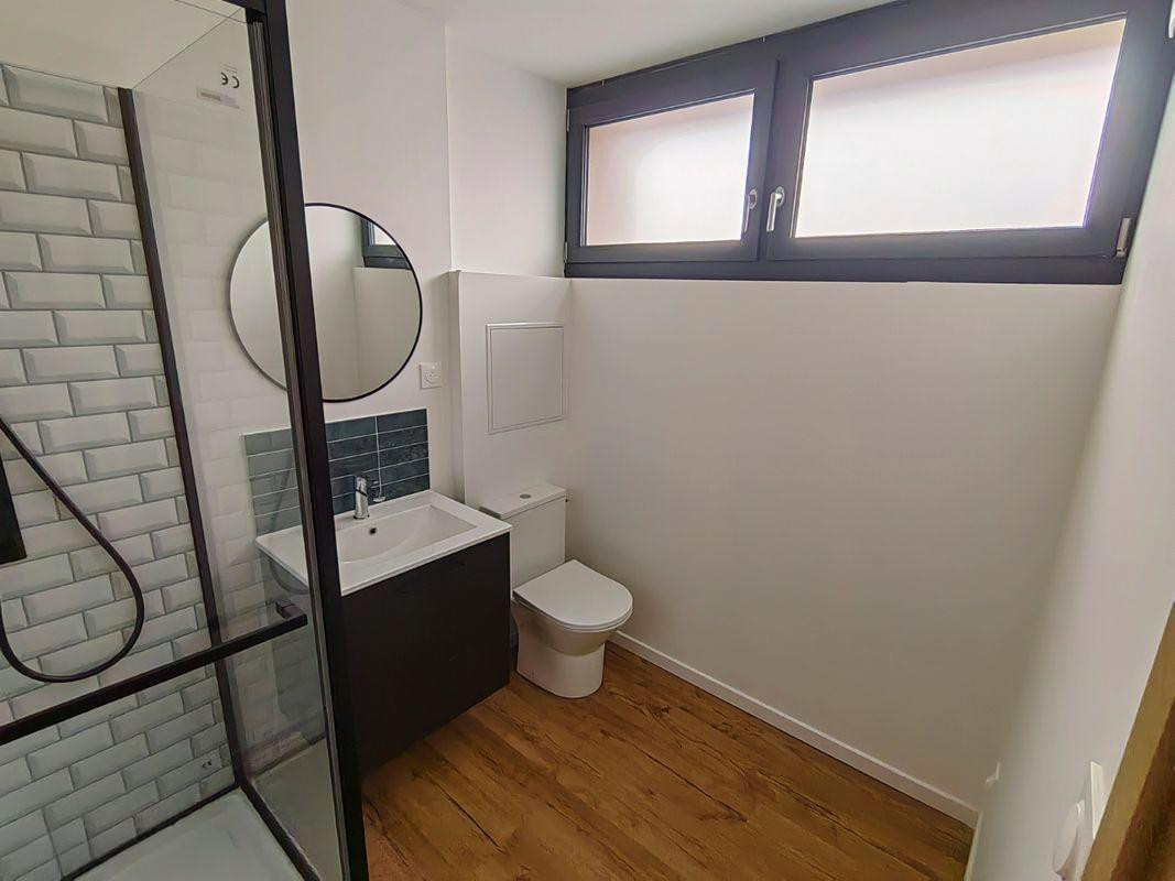 
                                                Location
                                                 Studio étudiant