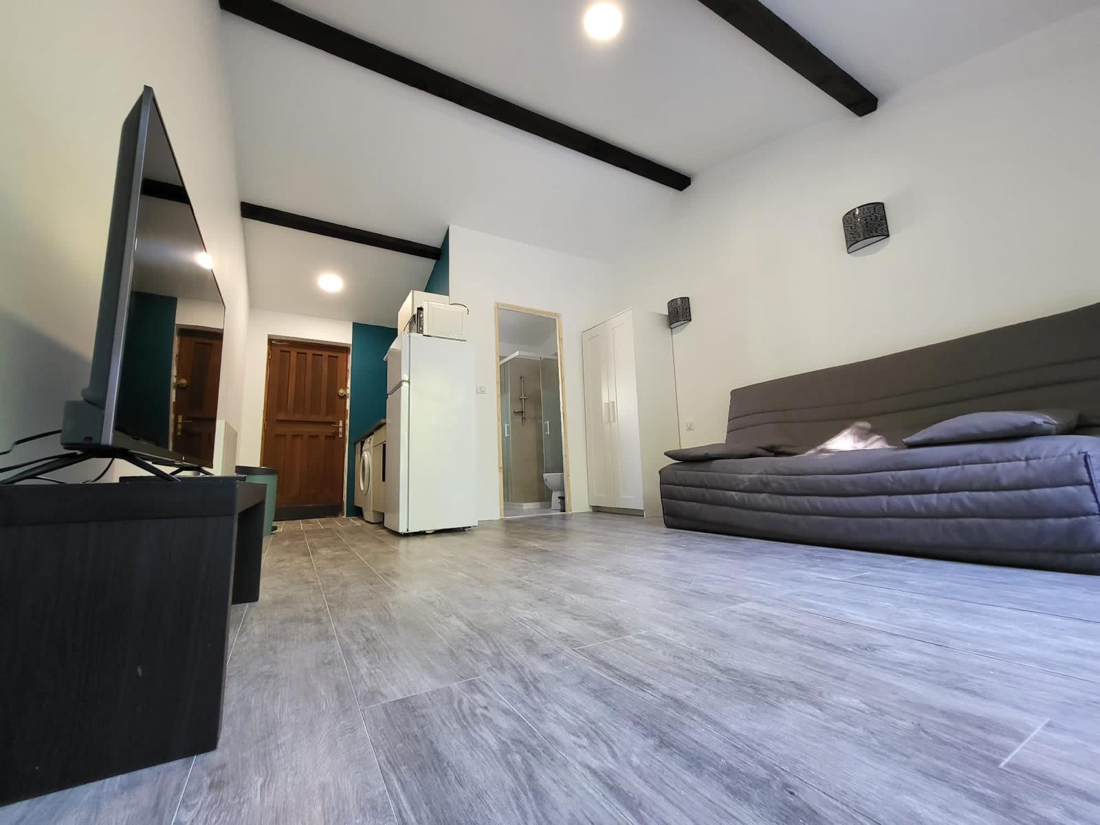 
                                                Location
                                                 Studio étudiant