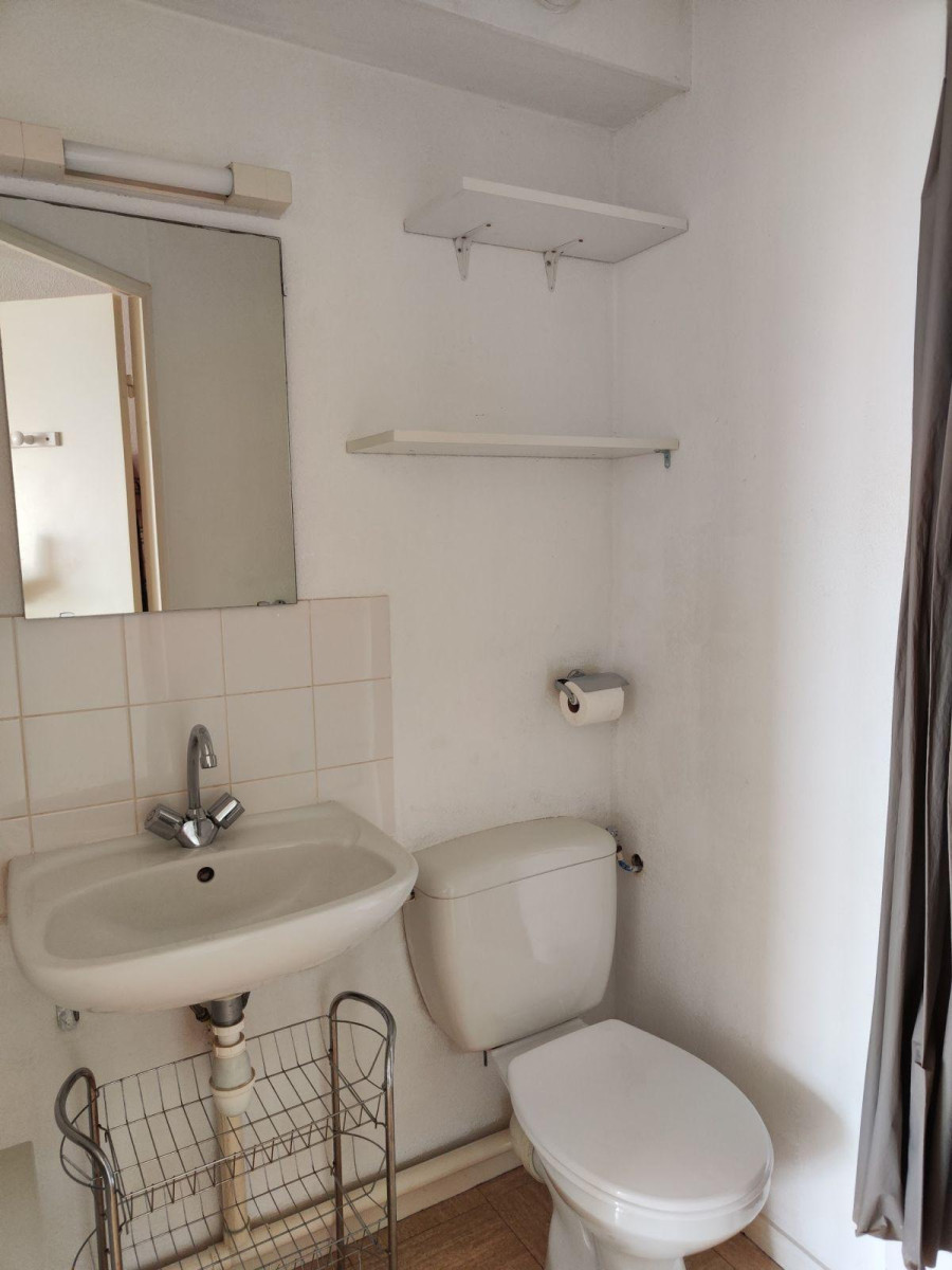 
                                                Location
                                                 STUDIO ETUDIANT MEUBLE