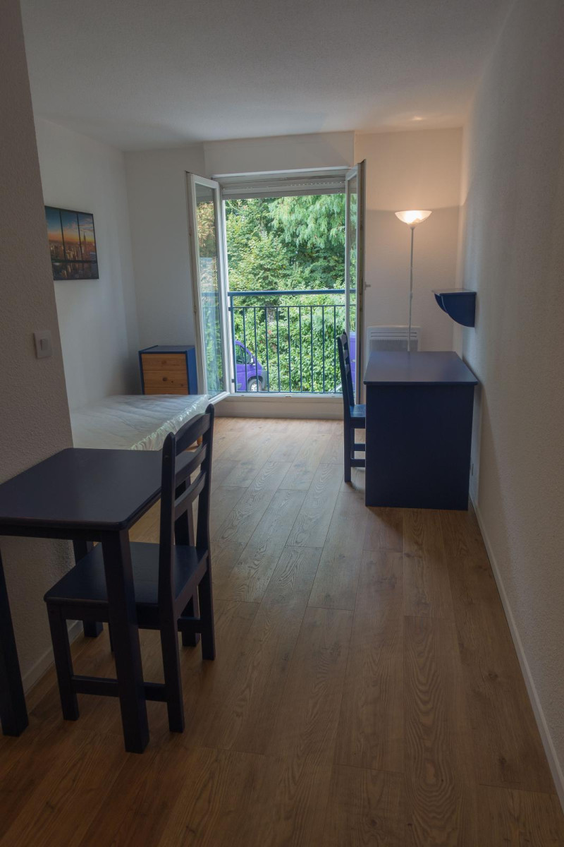 
                                                Location
                                                 Studio étudiant proche des centres universitaires