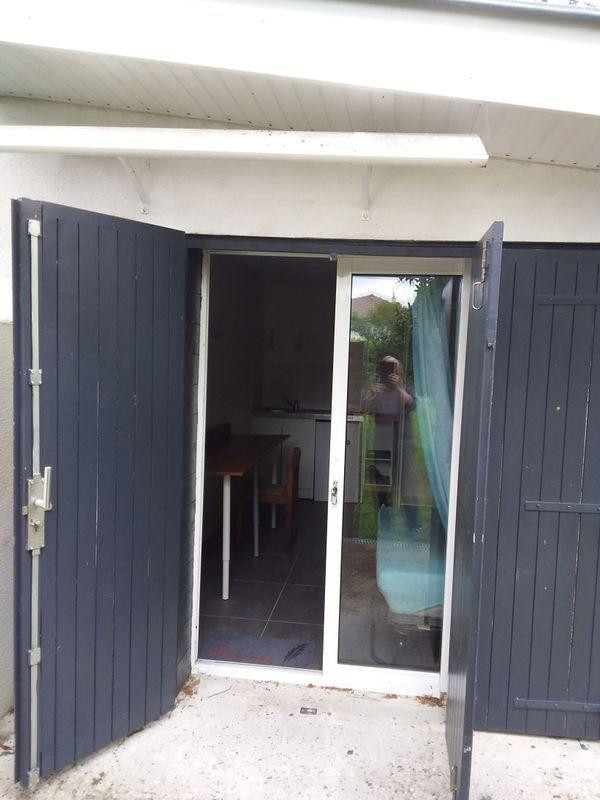 
                                                Location
                                                 Studio eublé Pape Clément et Xavier Arnozan