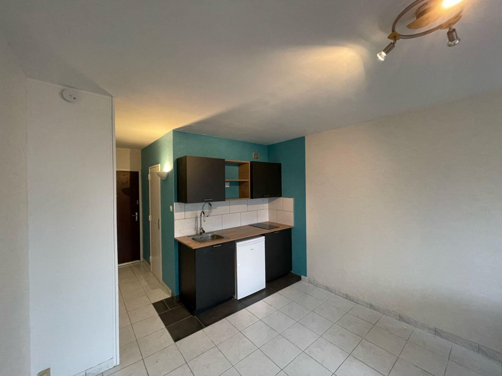 
                                                Location
                                                 Studio fac de lettres Nancy, rue Jacquinot