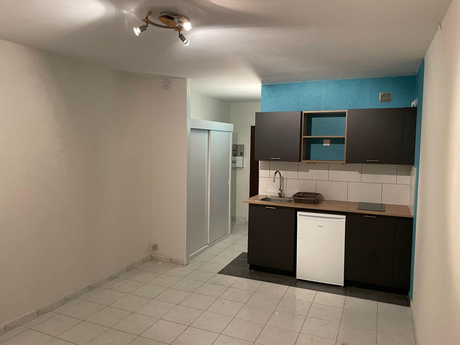 
                                                Location
                                                 Studio fac de lettres Nancy, rue Jacquinot