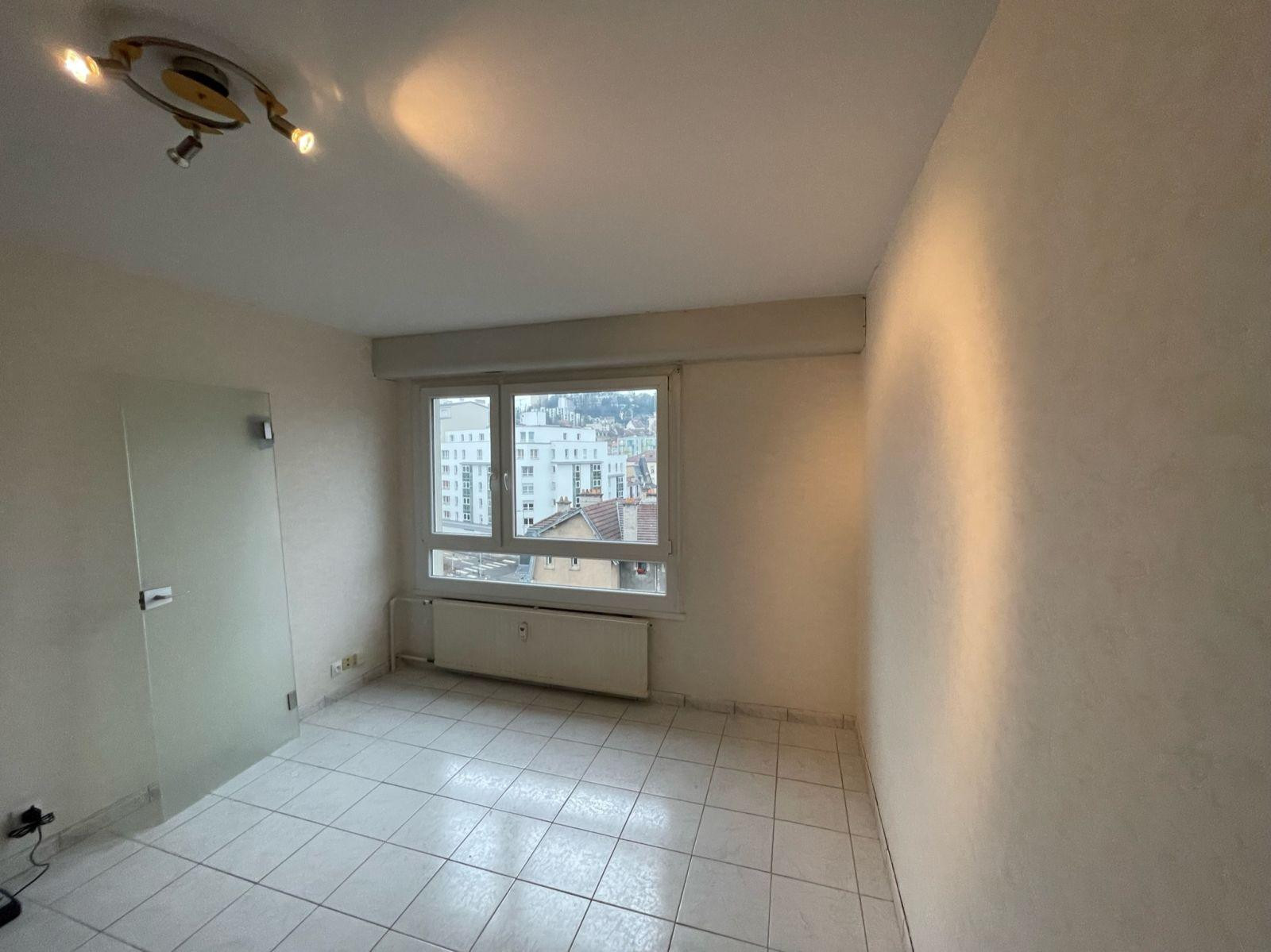 
                                                Location
                                                 Studio fac de lettres Nancy, rue Jacquinot