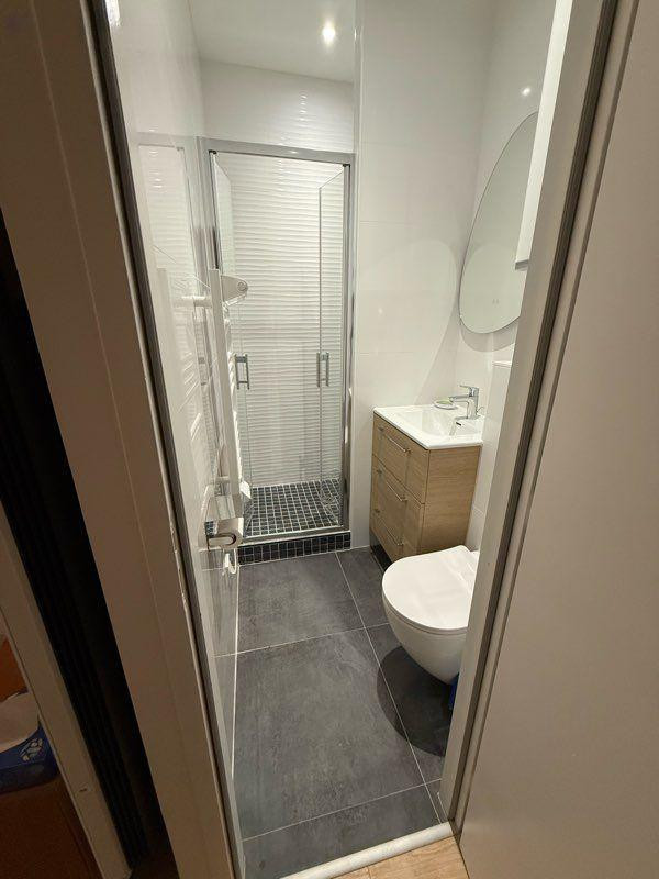 
                                                Location
                                                 Studio fraîchement rénové et meublé 18m² au centre