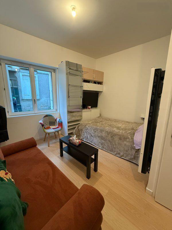 
                                                Location
                                                 Studio fraîchement rénové et meublé 18m² au centre