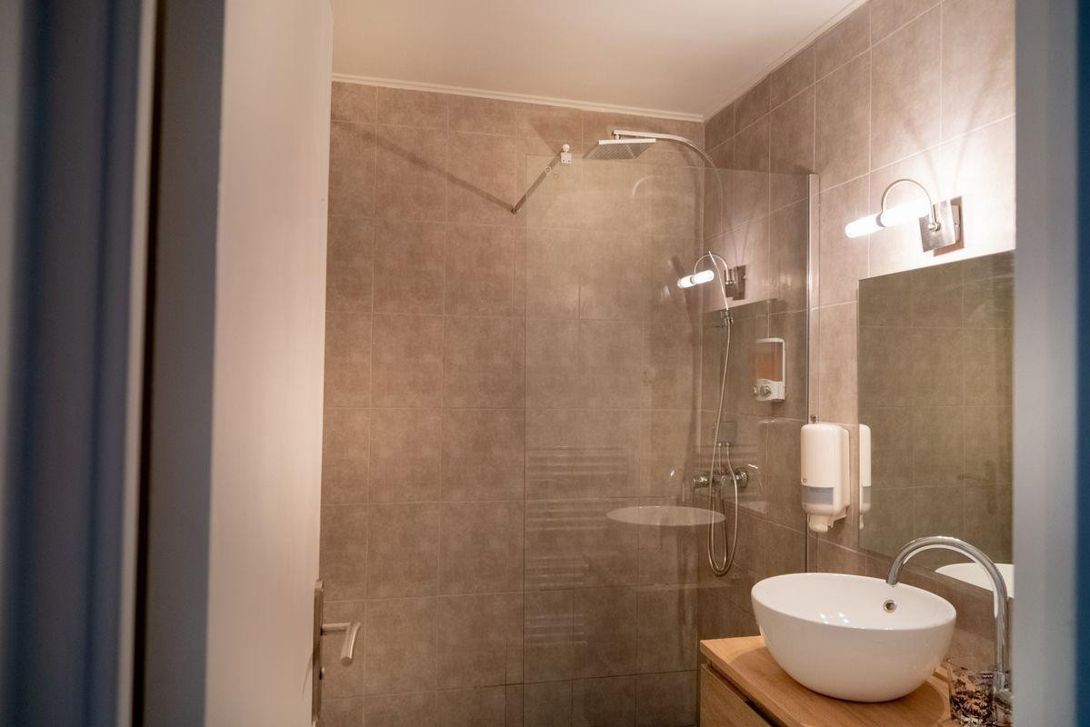 
                                                Location
                                                 Studio Gare Saint Charles