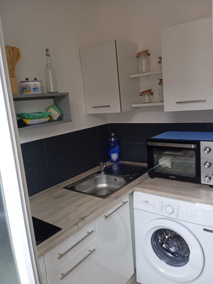 
                                                Location
                                                 Studio Henriville quartier recherché