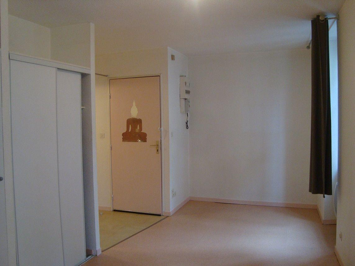 
                                                Location
                                                 Studio hypercentre