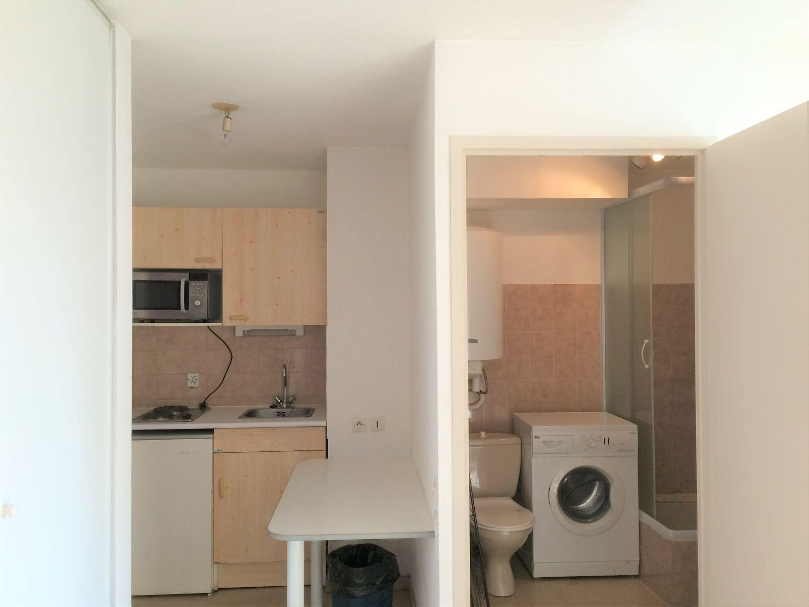 
                                                Location
                                                 Studio Idéal Étudiant