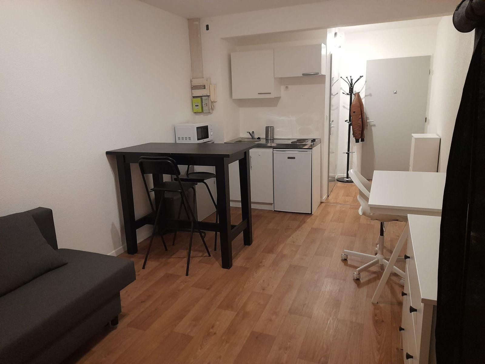 
                                                Location
                                                 Studio idéalement placé dans le vieux Lille