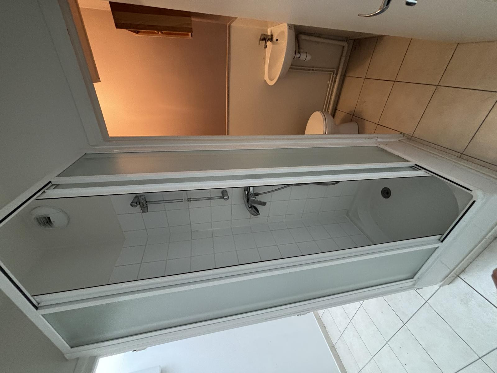 
                                                Location
                                                 Studio idéalement placé dans ville tranquille