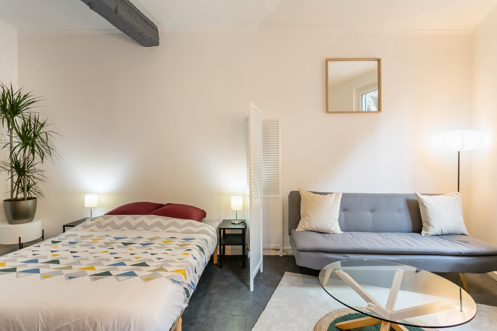 
                                                Location
                                                 Studio intra muros