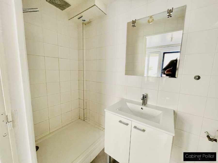 
                                                Location
                                                 Studio Lambersart