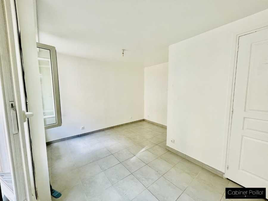 
                                                Location
                                                 Studio Lambersart