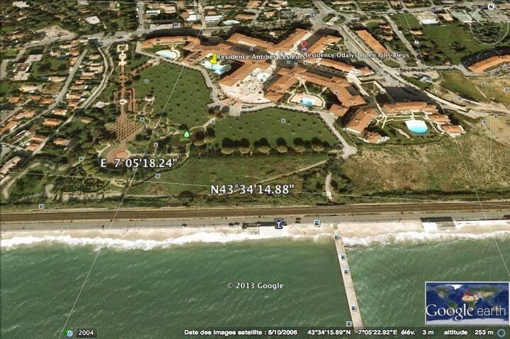 
                                                Location
                                                 Studio larde vue sur la mer tout équipé.