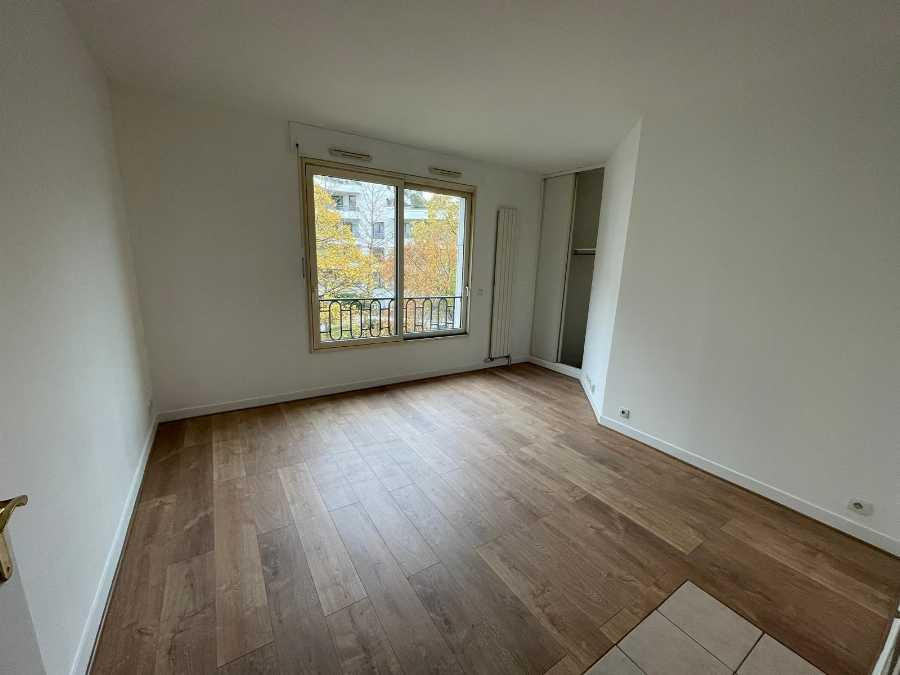 
                                                Location
                                                 Studio Levallois Perret