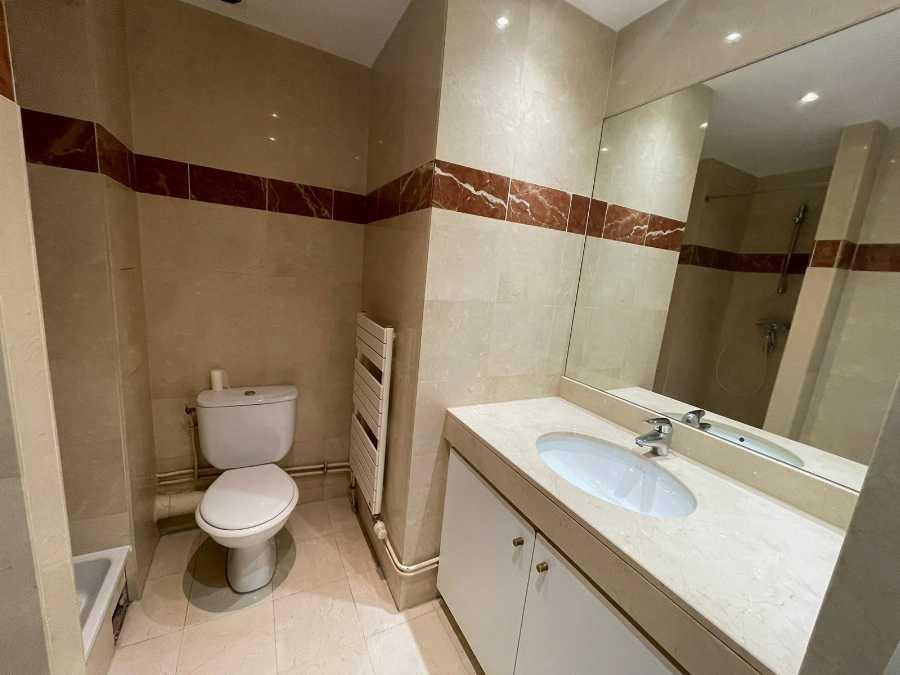
                                                Location
                                                 Studio Levallois Perret