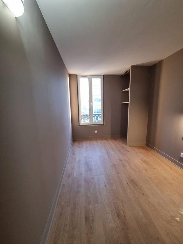 
                                                Location
                                                 Studio levallois refait a neuf