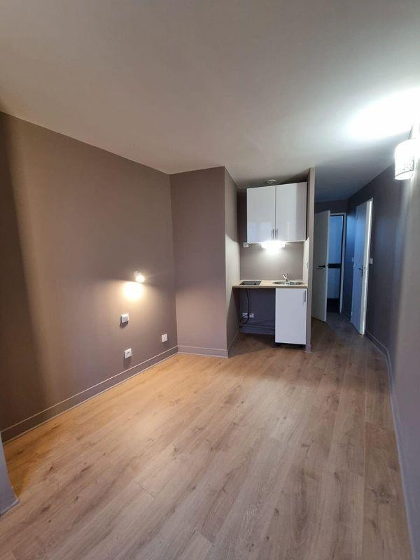 
                                                Location
                                                 Studio levallois refait a neuf