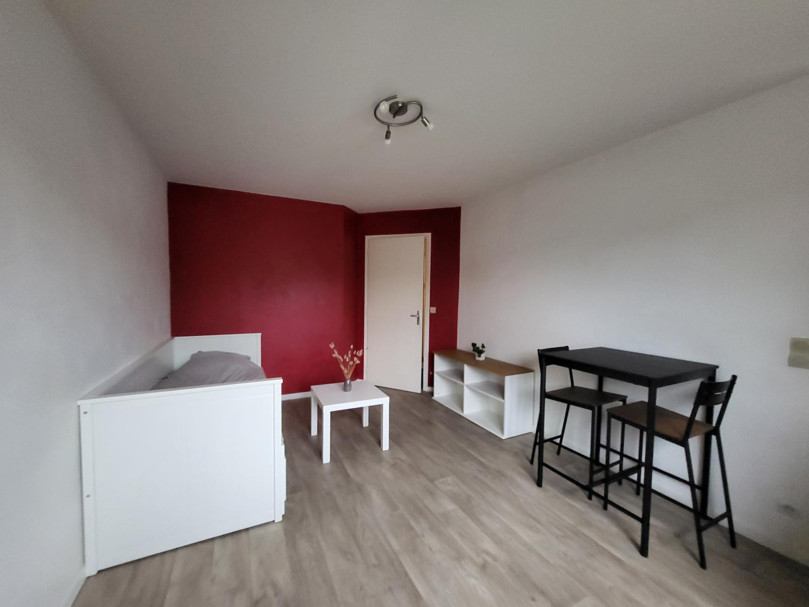 
                                                Location
                                                 STUDIO LILLE  VAUBAN