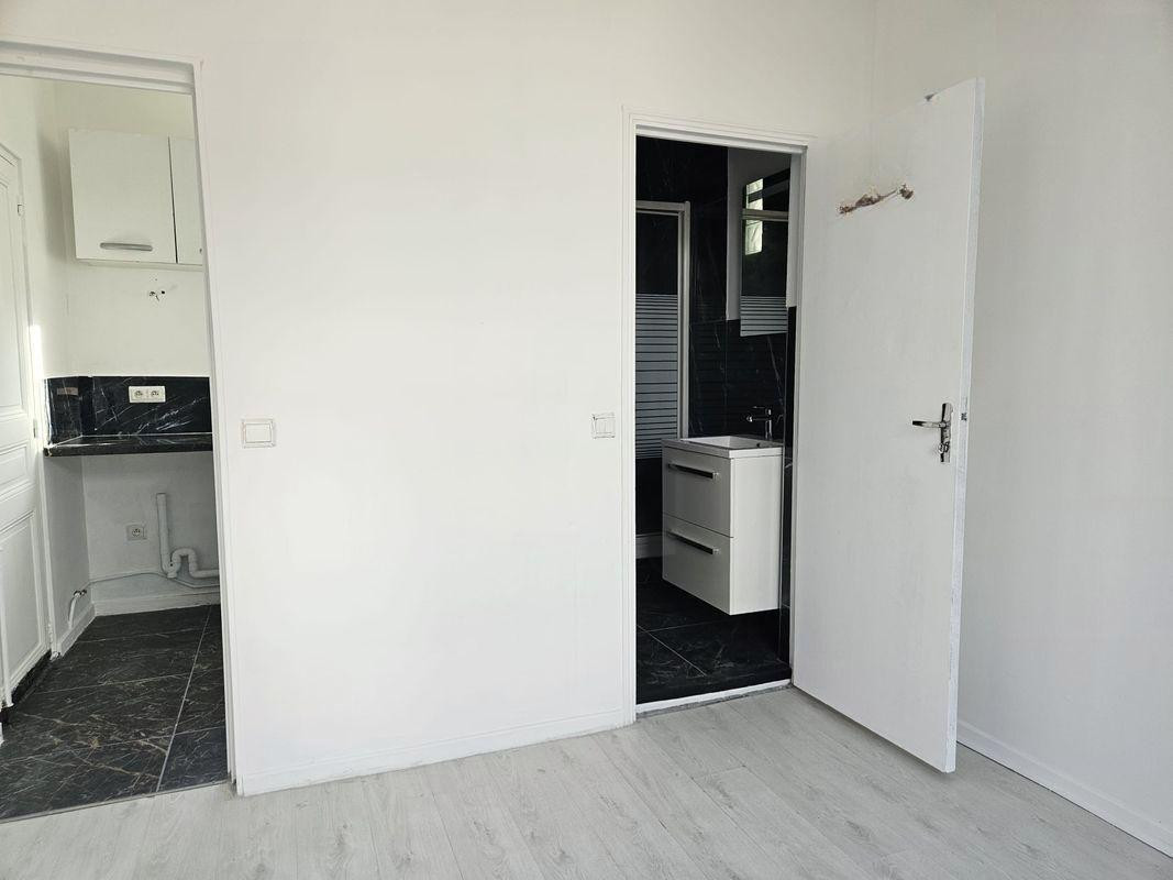 
                                                Location
                                                 Studio location