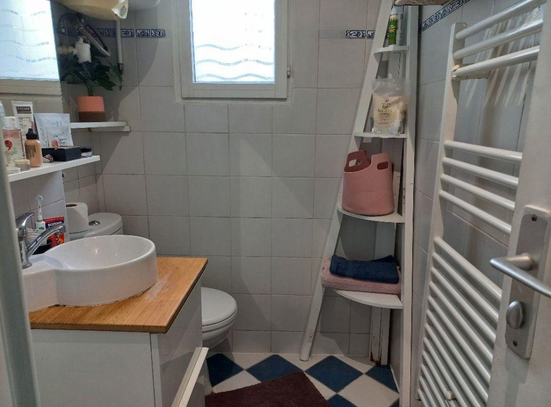 
                                                Location
                                                 Studio location Montreuil