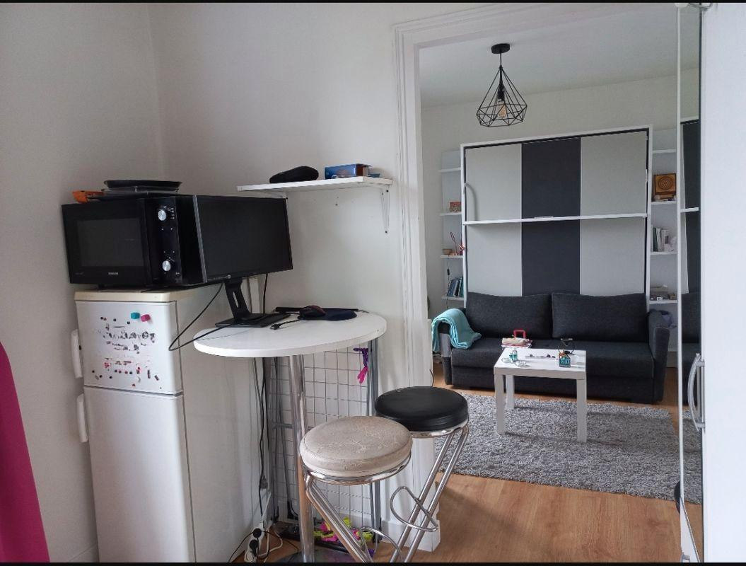 
                                                Location
                                                 Studio location Montreuil