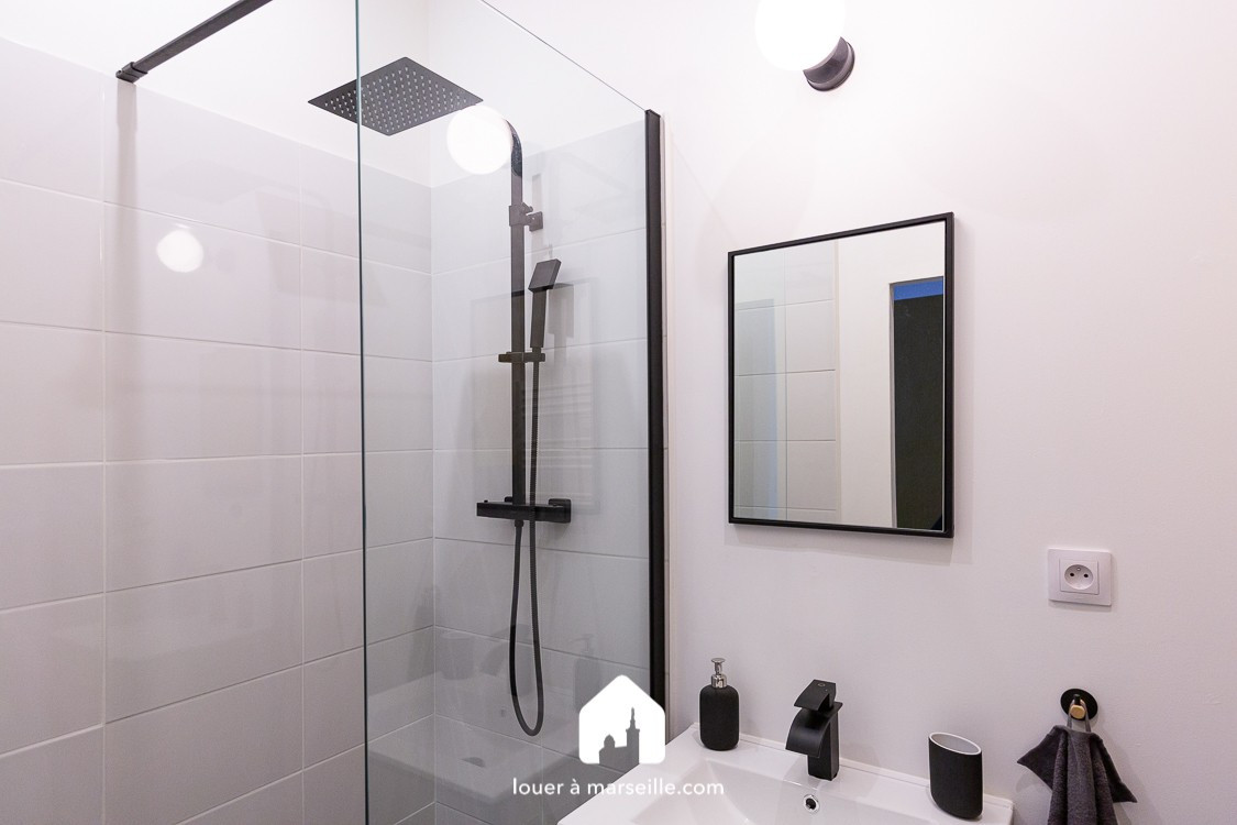 Location
                                                 STUDIO LONGCHAMP - LAM