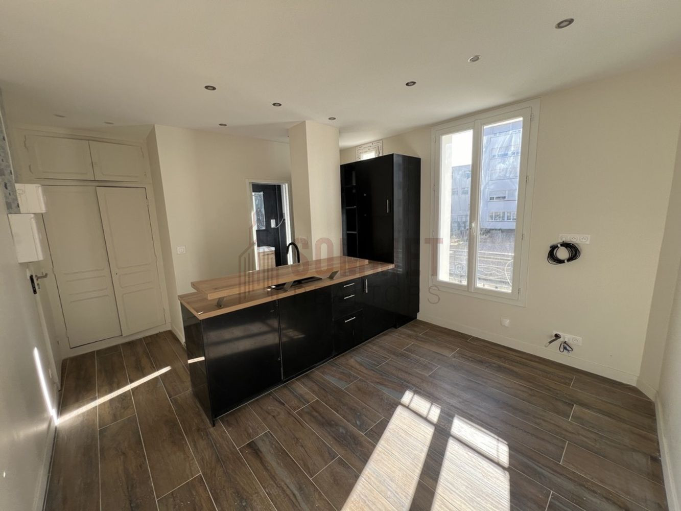 
                                                Vente
                                                 Studio loué VILLEJUIF — À 2 pas du Métro