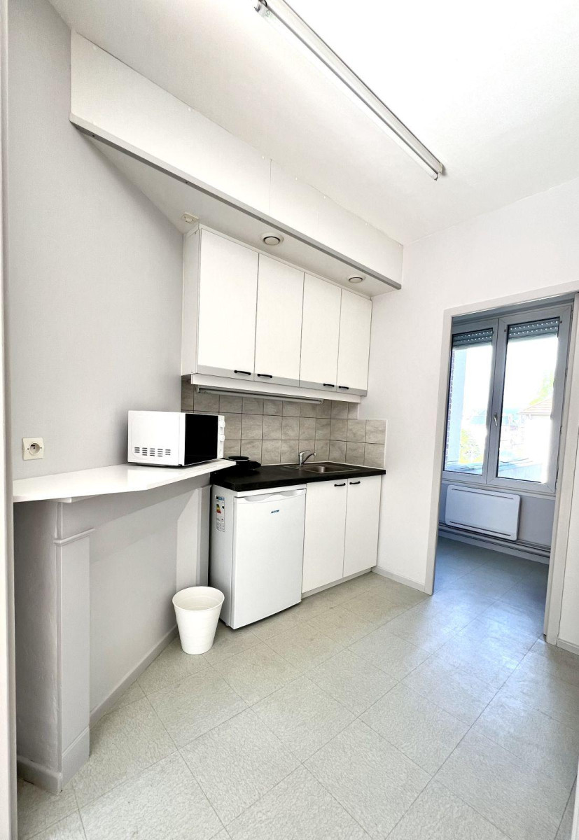 
                                                Location
                                                 Studio lumineux 26m2