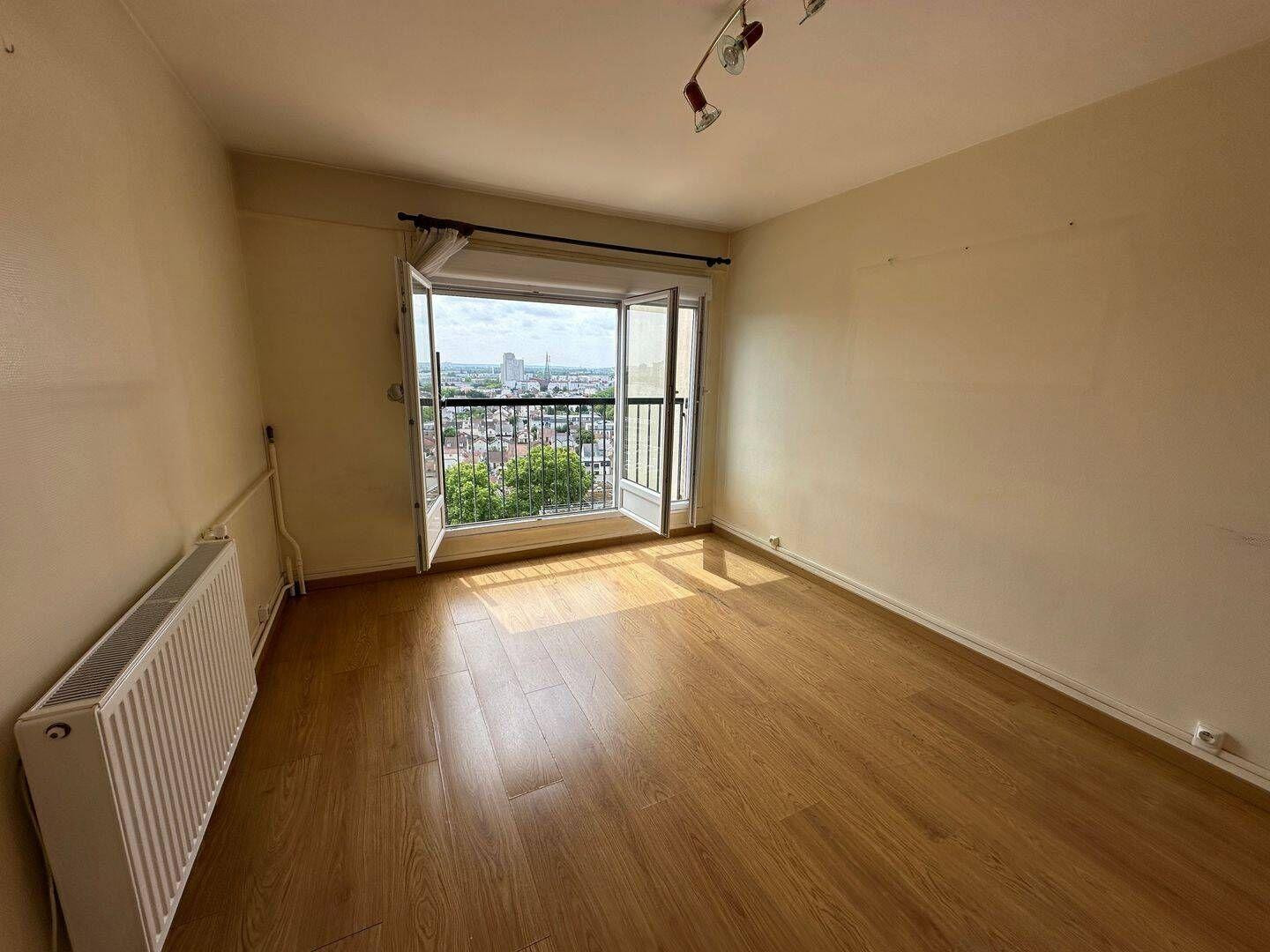 
                                                Location
                                                 Studio lumineux 31m² vue dégagée, parking et cave