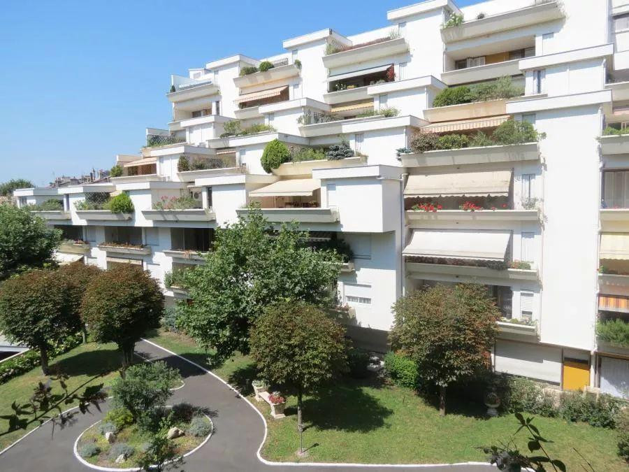 
                                                Location
                                                 Studio lumineux 35m² résidence senior Bordeaux