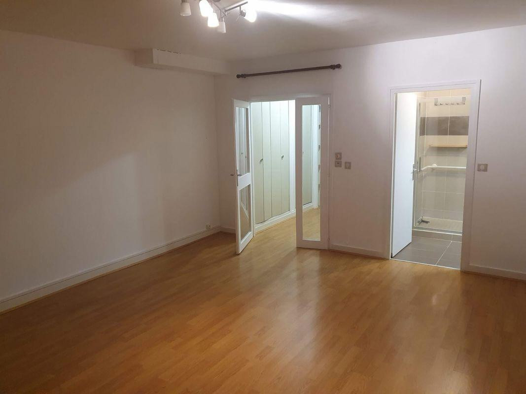 
                                                Location
                                                 Studio lumineux 35m² résidence senior Bordeaux
