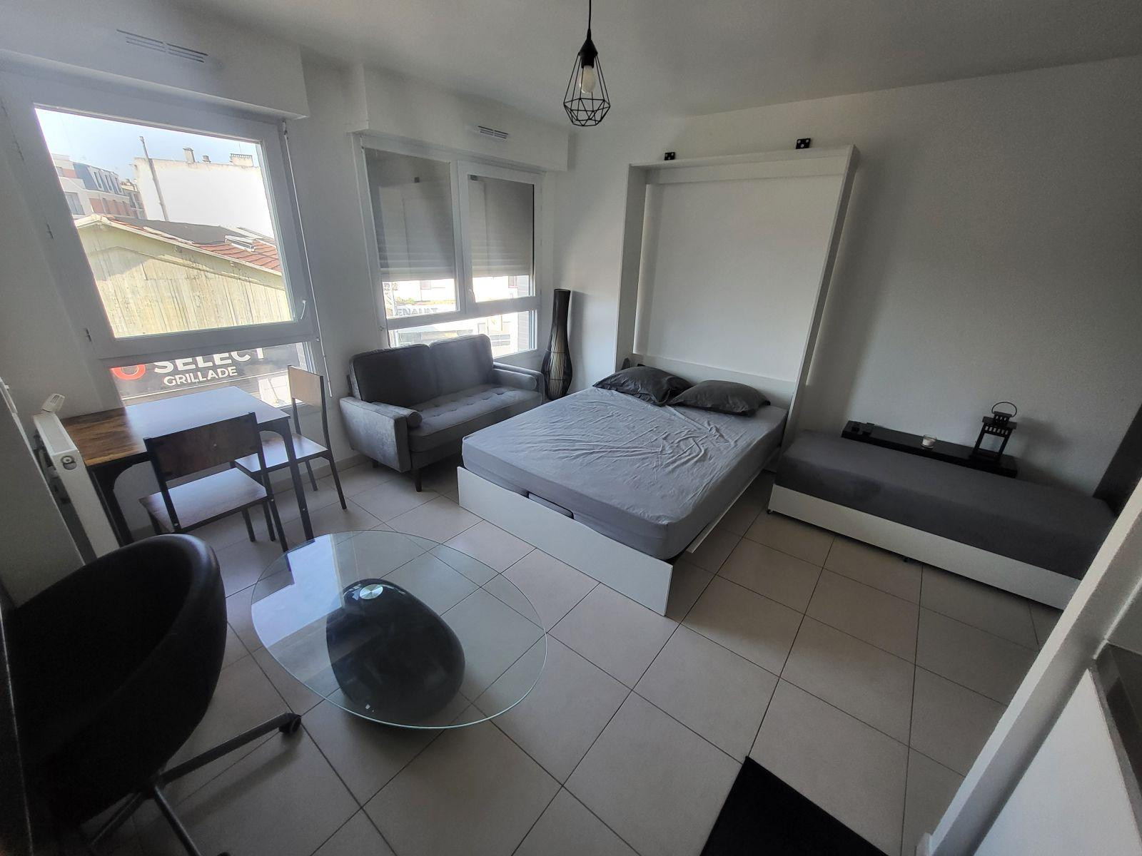 
                                                Location
                                                 Studio Lumineux Asniere - Vue tour Eiffel