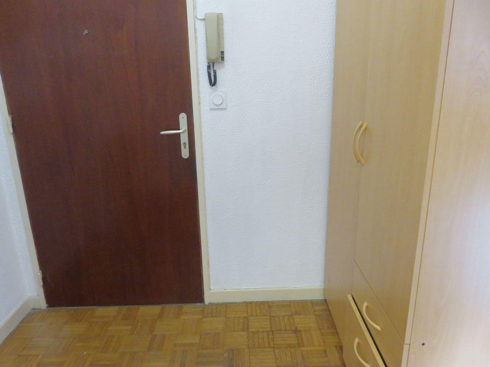 
                                                Location
                                                 Studio lumineux avec belle vue sur le lac