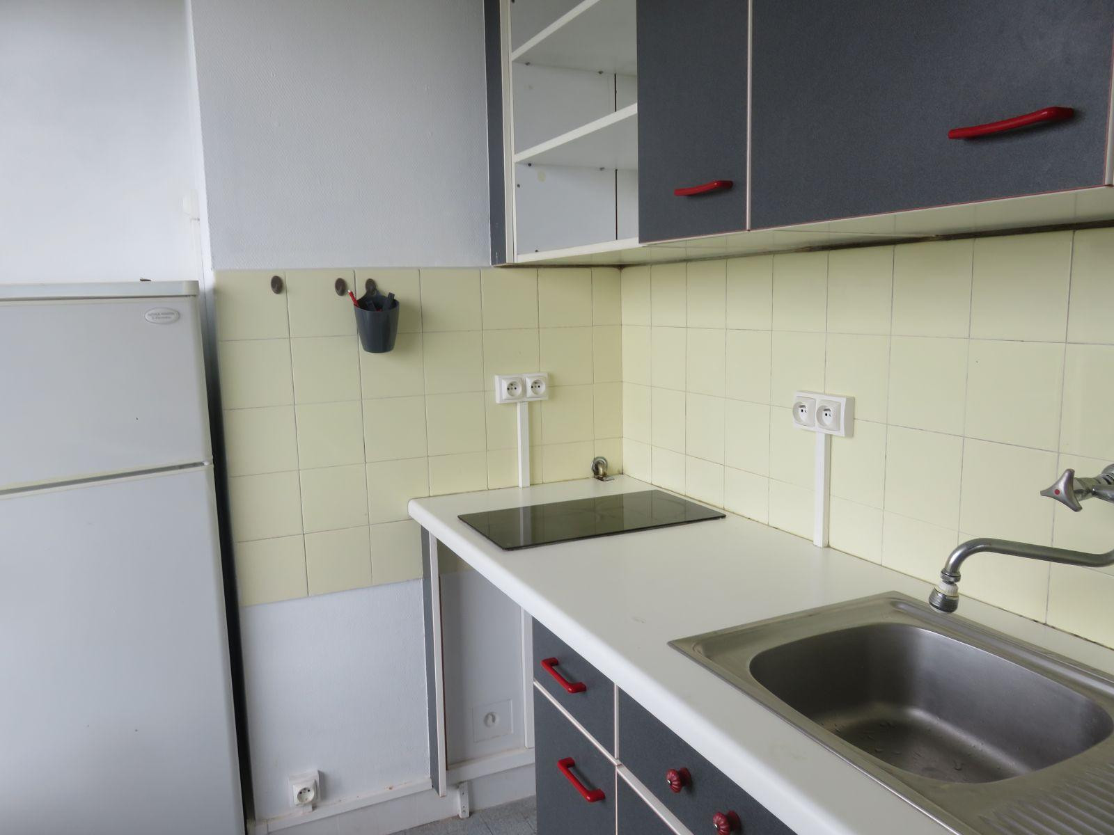 
                                                Location
                                                 Studio lumineux avec belle vue sur le lac