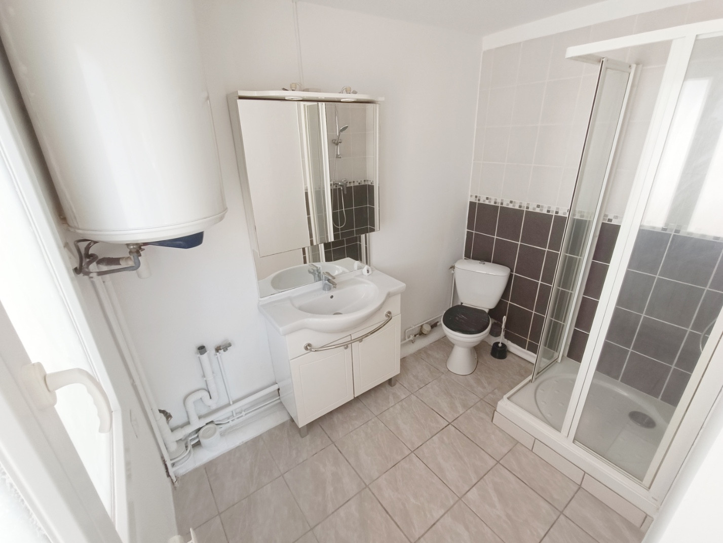 
                                                Vente
                                                 Studio lumineux avec extérieur privé