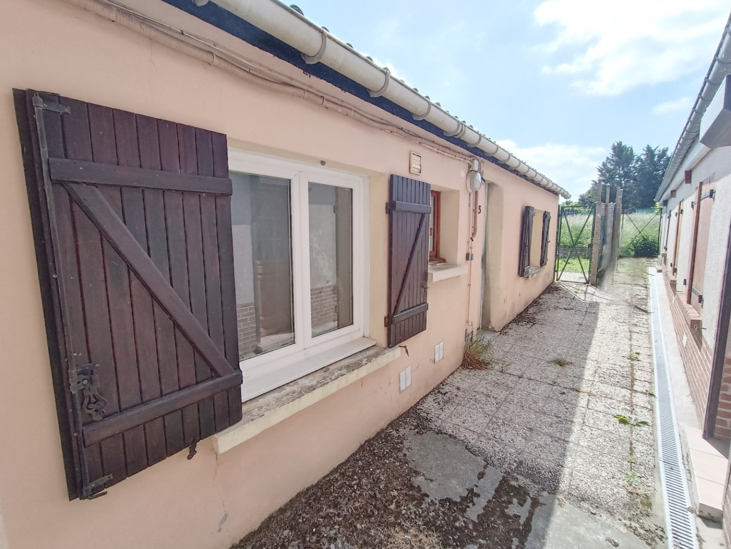 
                                                Vente
                                                 Studio lumineux avec extérieur privé
