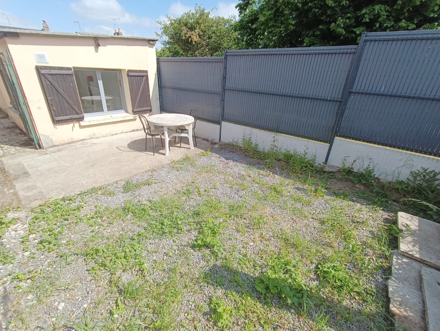 
                                                Vente
                                                 Studio lumineux avec extérieur privé