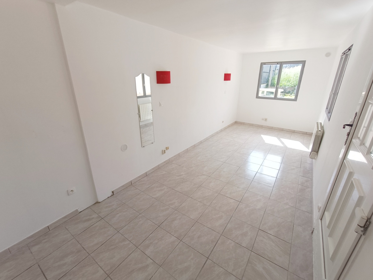 
                                                Vente
                                                 Studio lumineux avec extérieur privé
