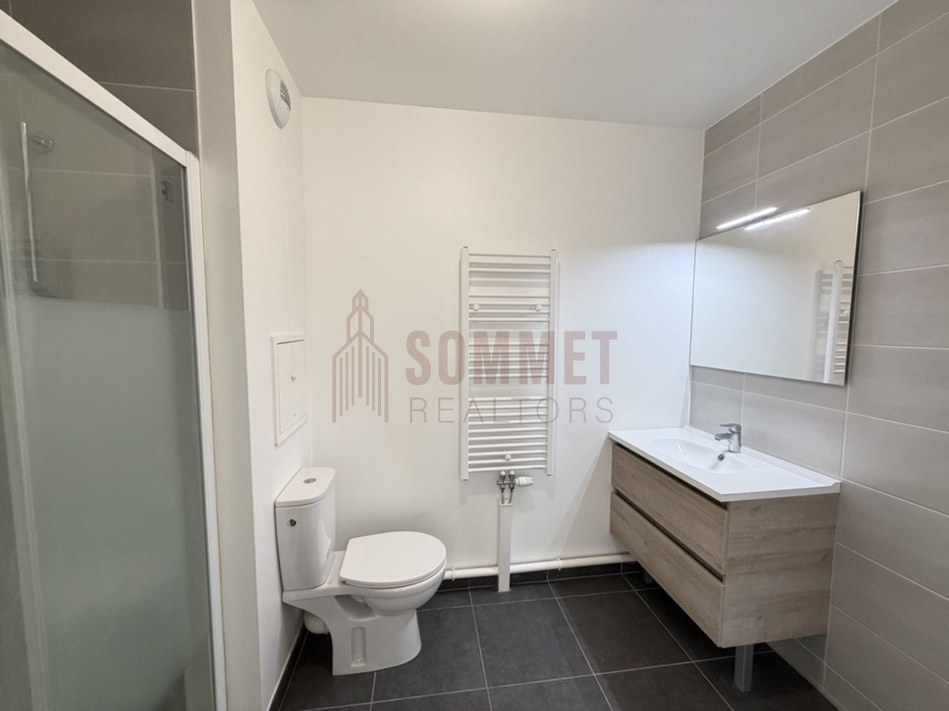 
                                                Location
                                                 Studio lumineux avec terrasse dans résidence